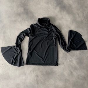 NastyGal bell sleeve cowl neck turtleneck. Sz 6